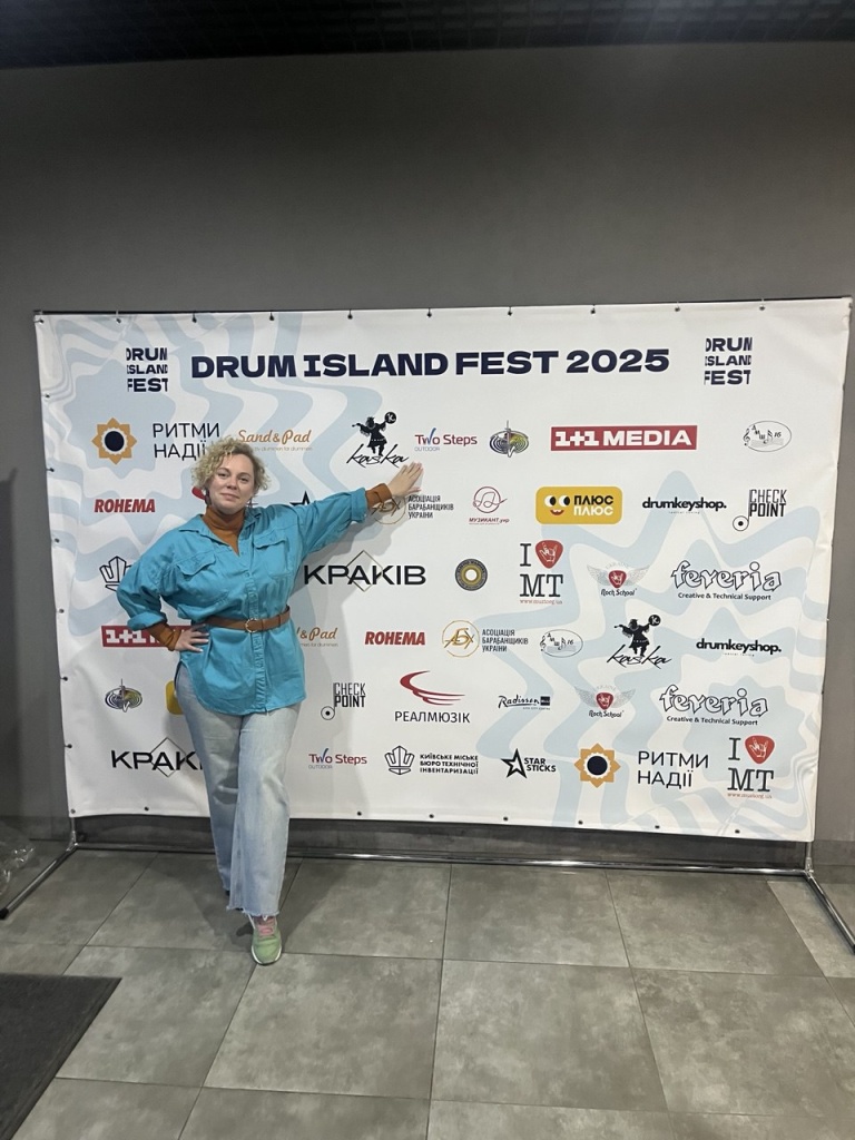 Керівник прєкту «Two Steps Outdoor» Оксана Бучек-Турубарова на фестивалі Drum Island Fest 2025 